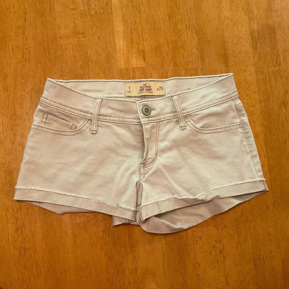 Hollister low rise light beige denim cutoff shorts size 1/W25